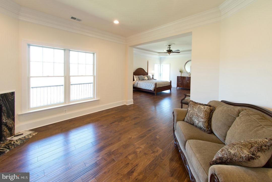 HOLMES RUN ACRES - Residential