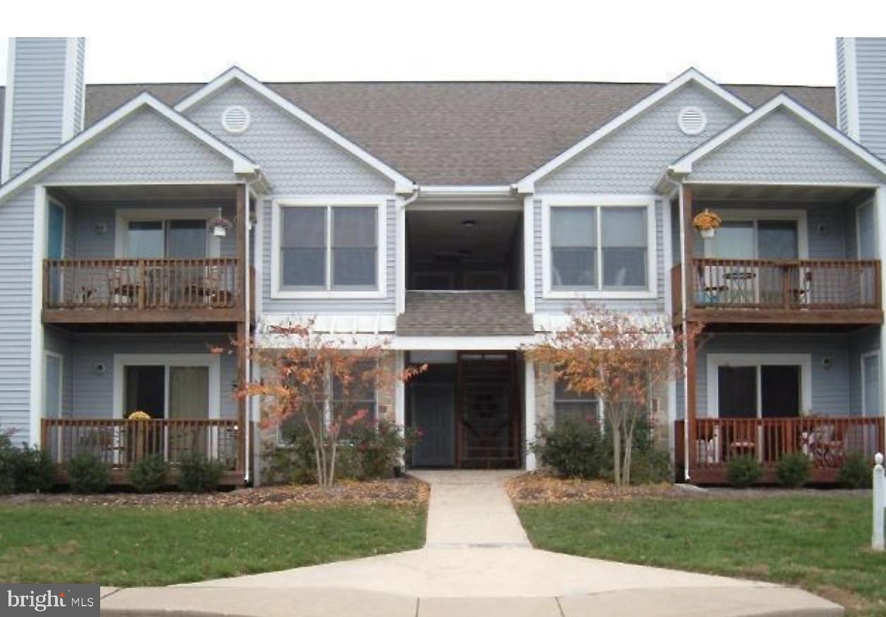 Move-in-ready 2 bed/2 bath condo on Kent Island in the conveniently located, water-oriented Bayside community. This is a 1st floor unit. Washer/dryer included. The resort-like community is beautifully landscaped and includes a swimming pool, hot tub, tennis courts, clubhouse and fitness center. Pets considered case-by-case. For boaters, Castle Harbor Marina is less than 1 block from this unit.