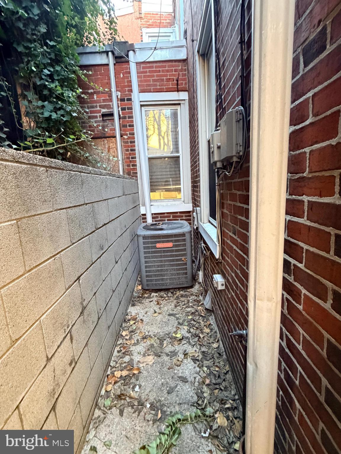 LOWER MOYAMENSING - Commercial Sale