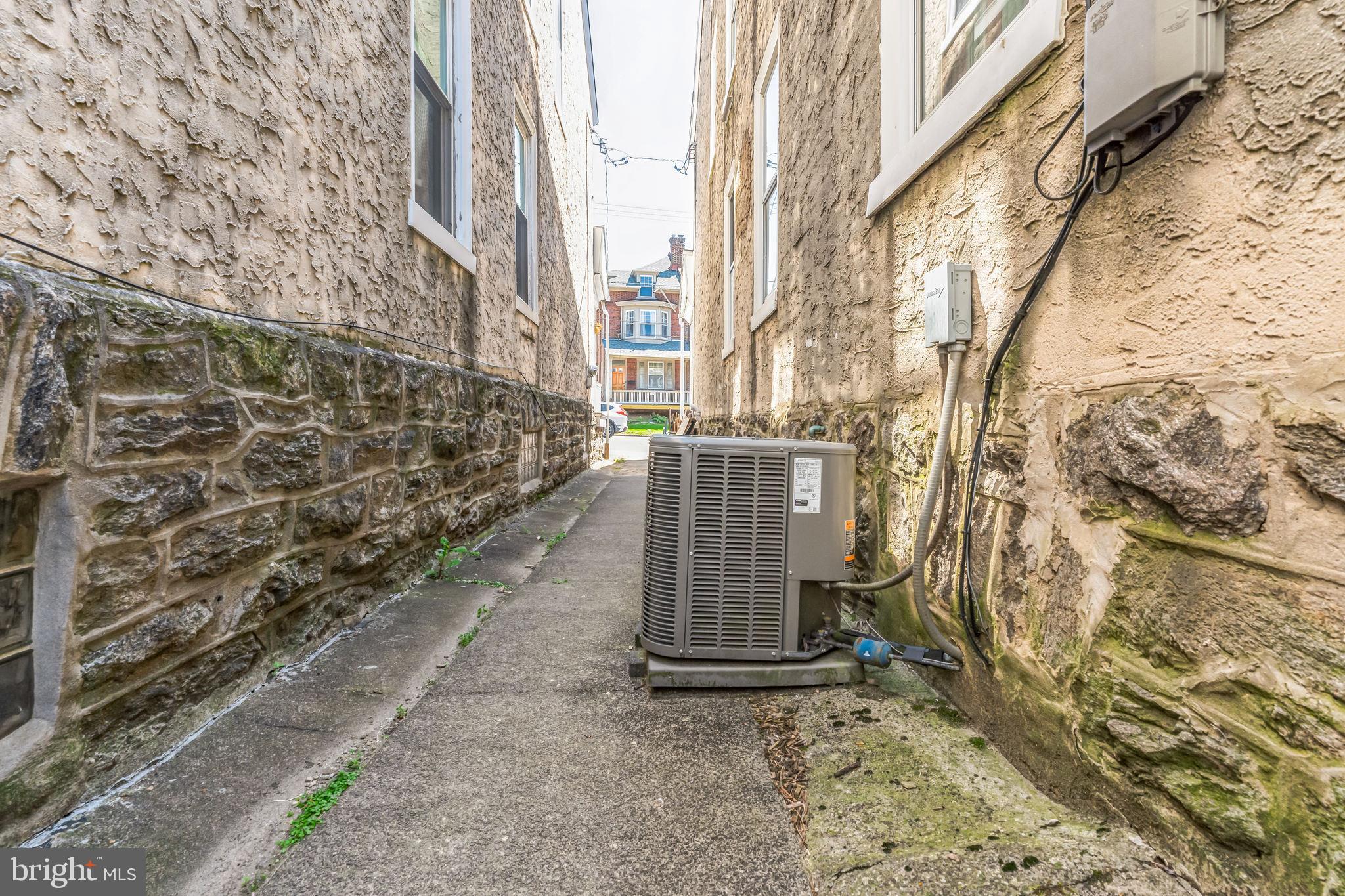 ROXBOROUGH - Residential