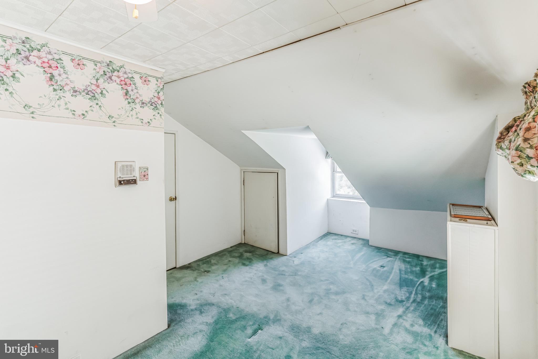 ROXBOROUGH - Residential