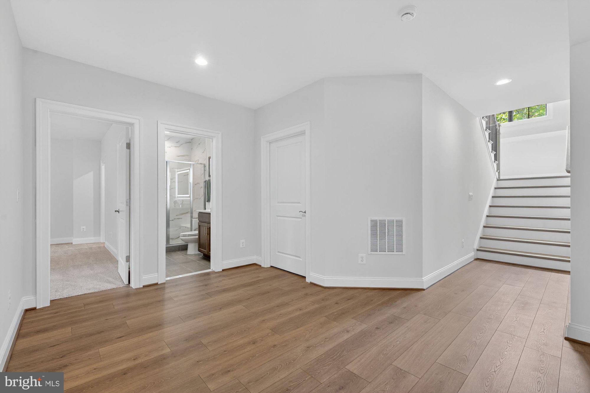 DEVON PARK - Residential