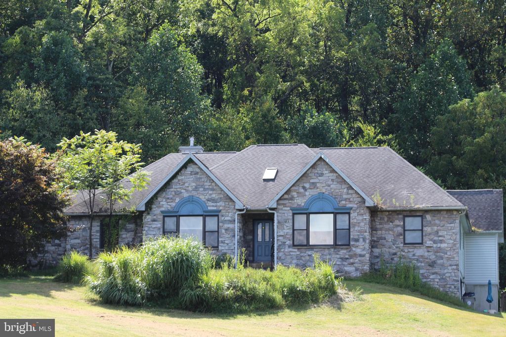 Photo of 1157 Fritztown Road, REINHOLDS, PA 17569 (MLS # PABK2062430)