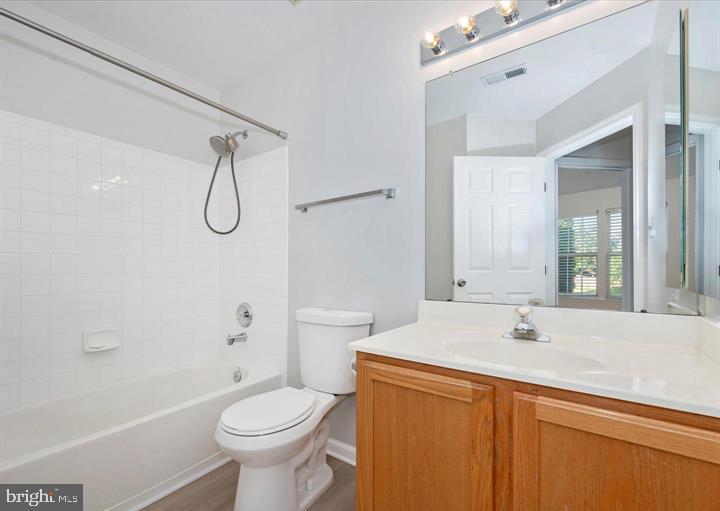 VILLAGES OF URBANA - Residential Lease