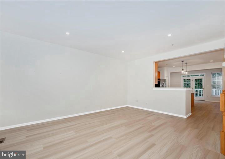 VILLAGES OF URBANA - Residential Lease