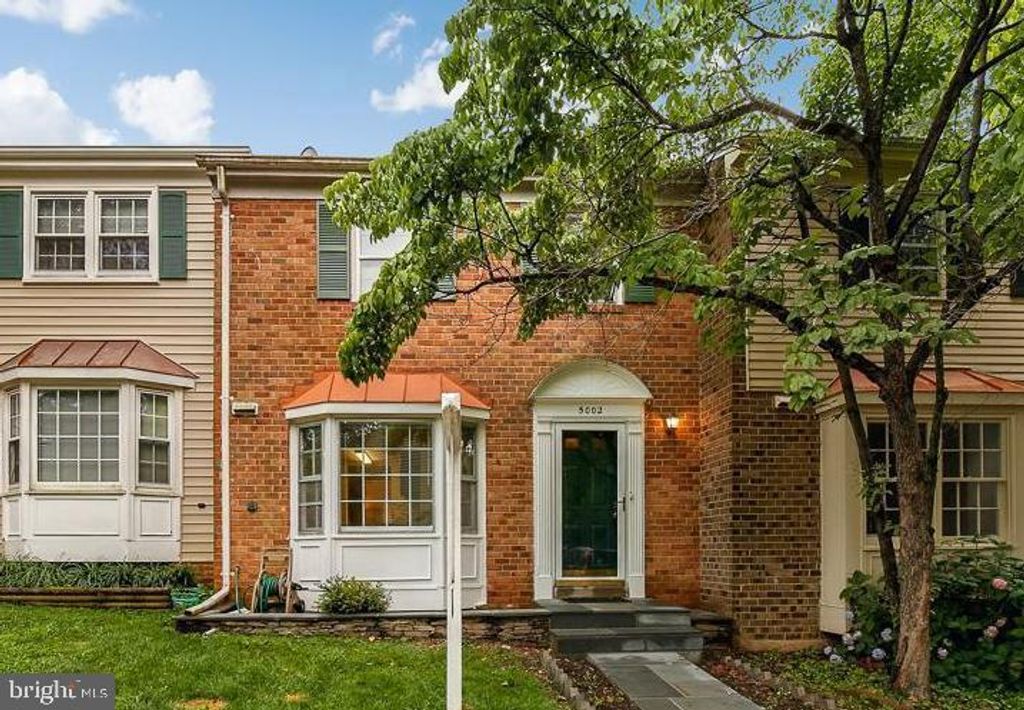 Photo of 5002 Mcfarland Drive, FAIRFAX, VA 22032 (MLS # VAFX2311426)