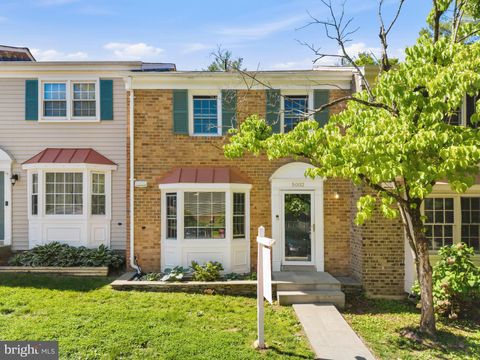 Photo of 5002 Mcfarland Drive, FAIRFAX, VA 22032 (MLS # VAFX2311426)