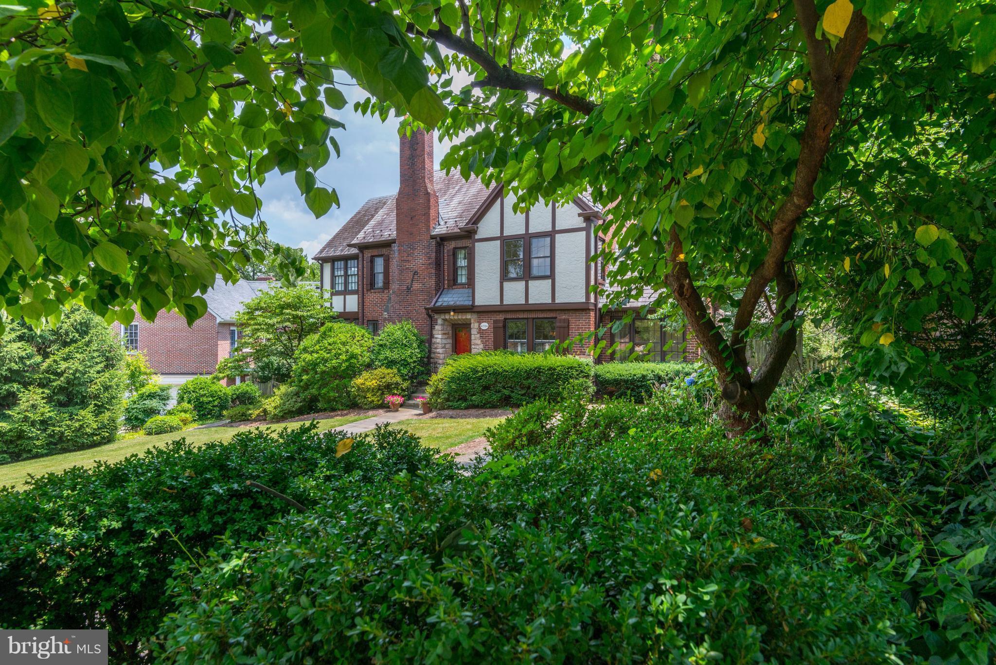 COUNTRY CLUB HILLS - Residential Lease