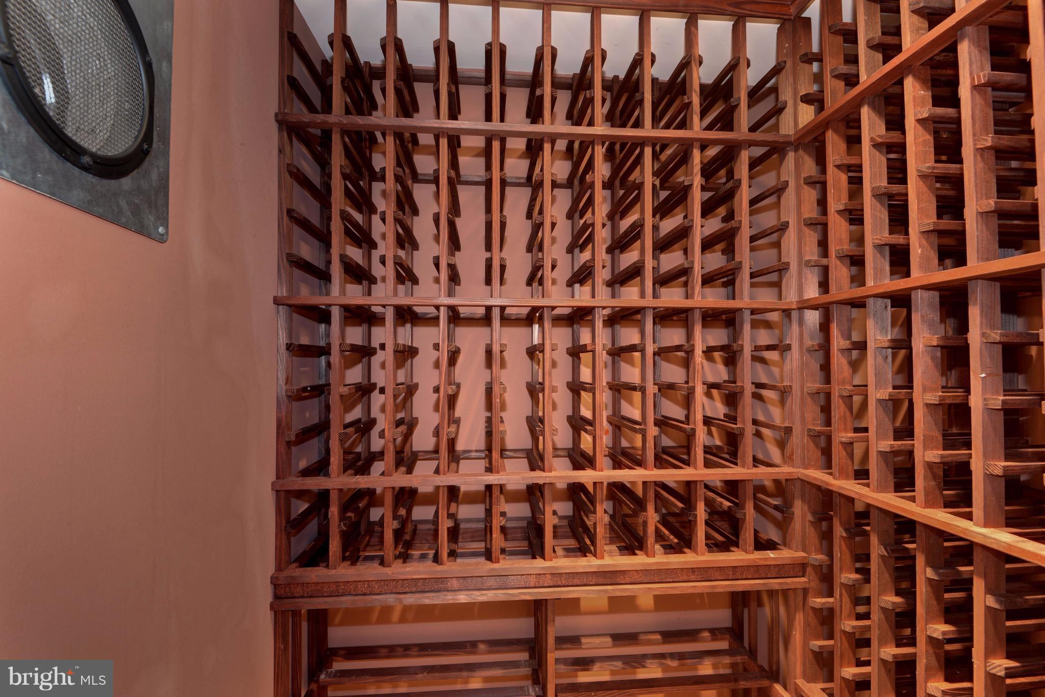 COUNTRY CLUB HILLS - Residential Lease