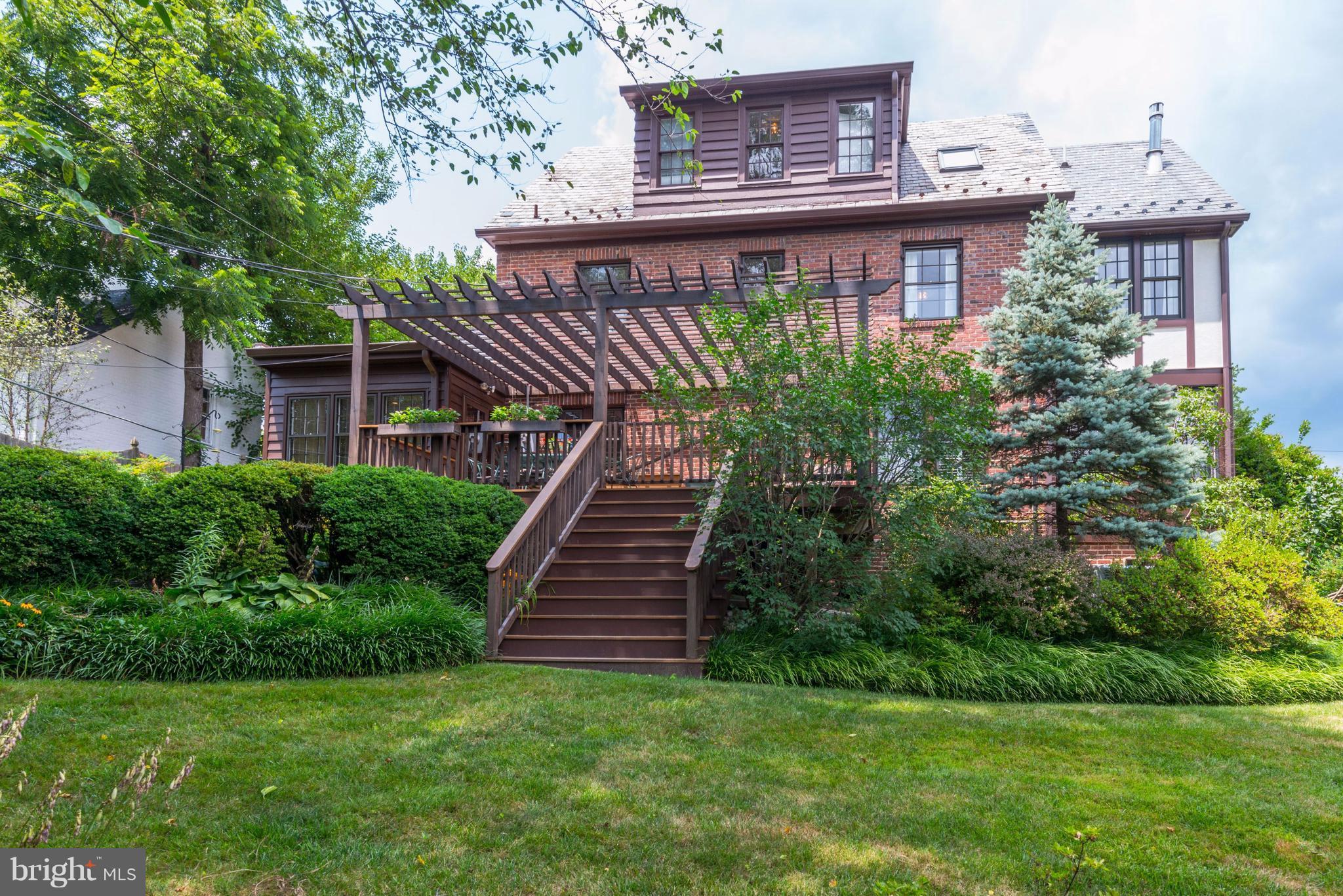 COUNTRY CLUB HILLS - Residential Lease