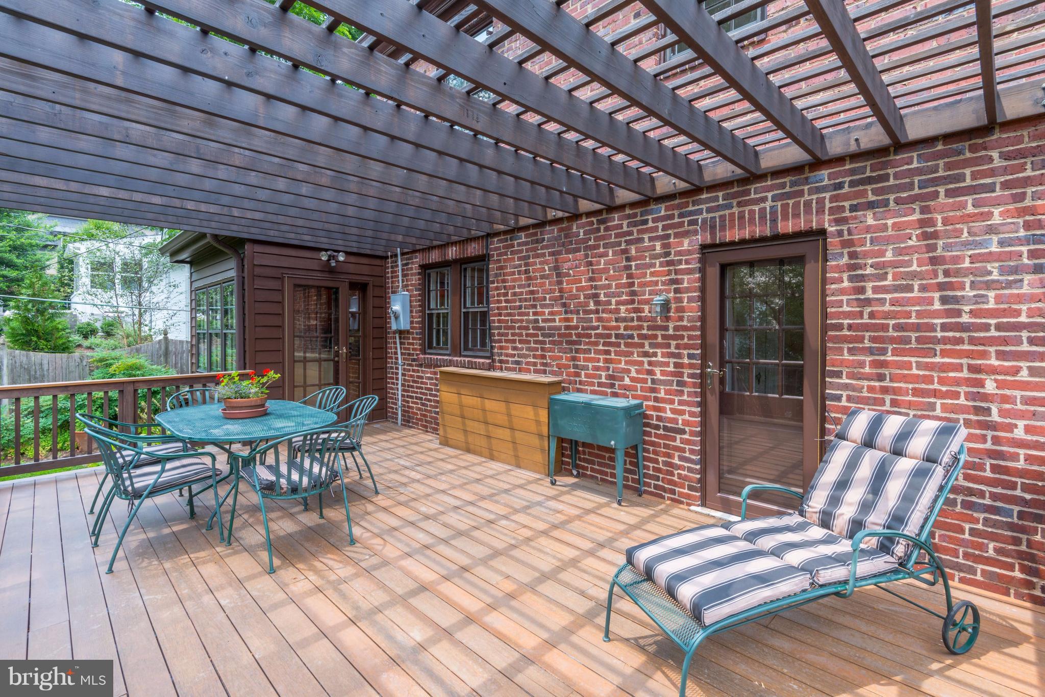 COUNTRY CLUB HILLS - Residential Lease