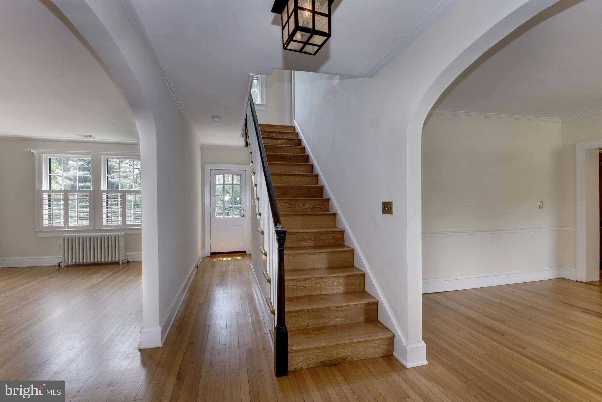 COUNTRY CLUB HILLS - Residential Lease