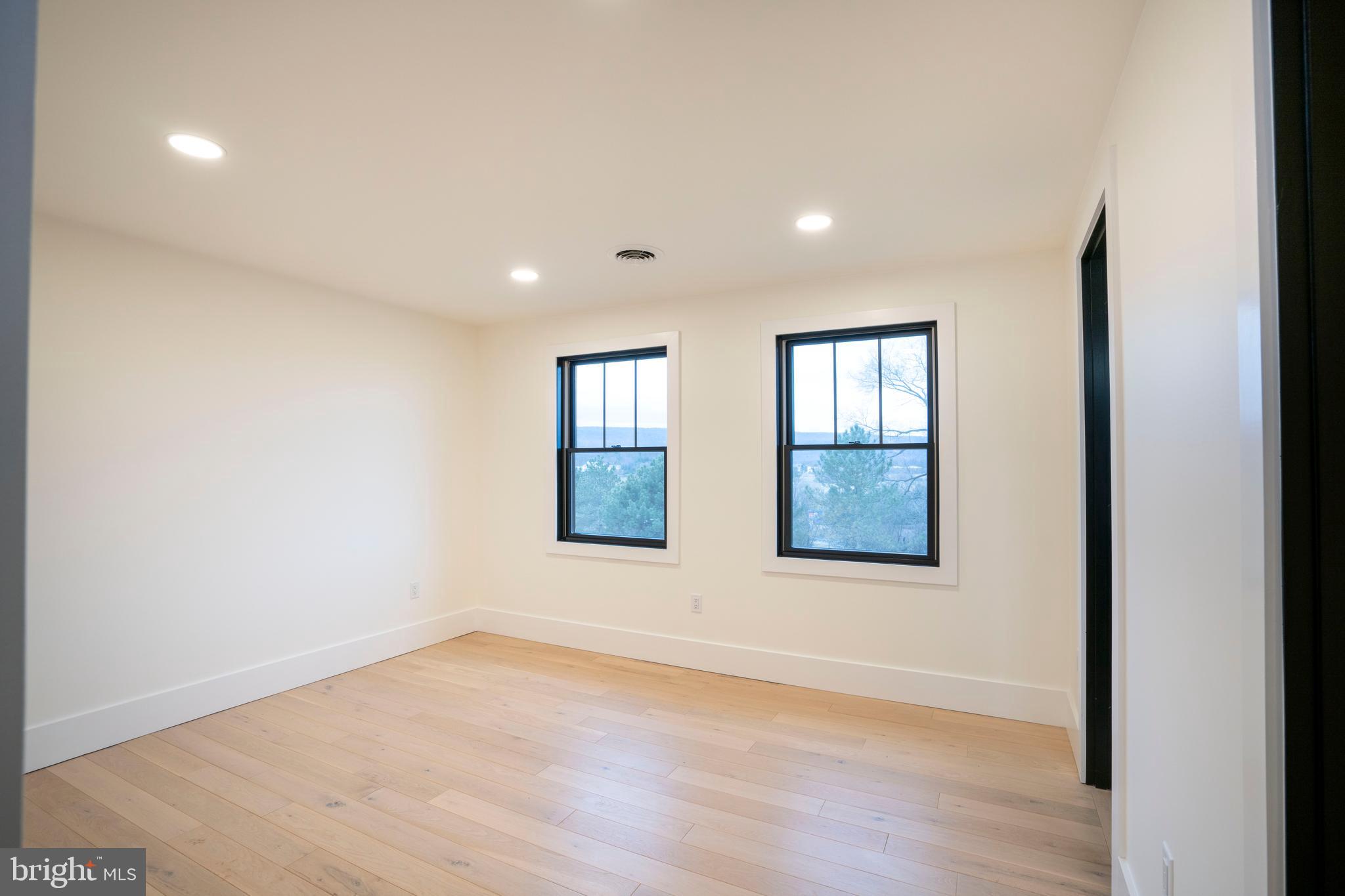 OAK GROVE - Residential