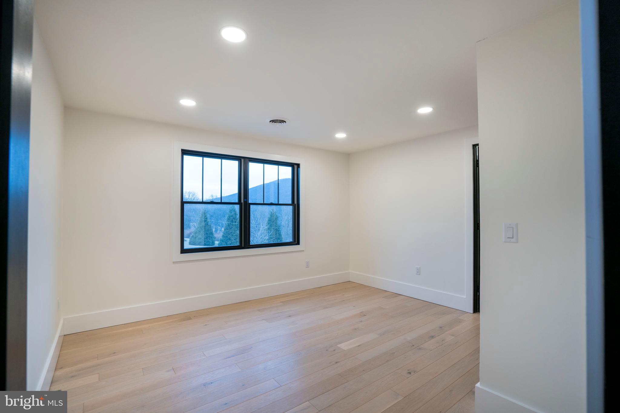 OAK GROVE - Residential