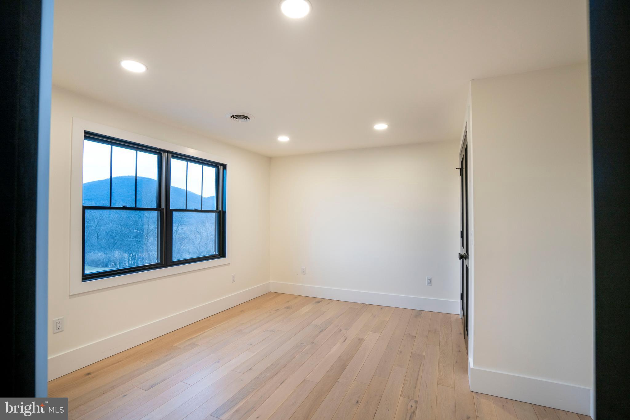 OAK GROVE - Residential