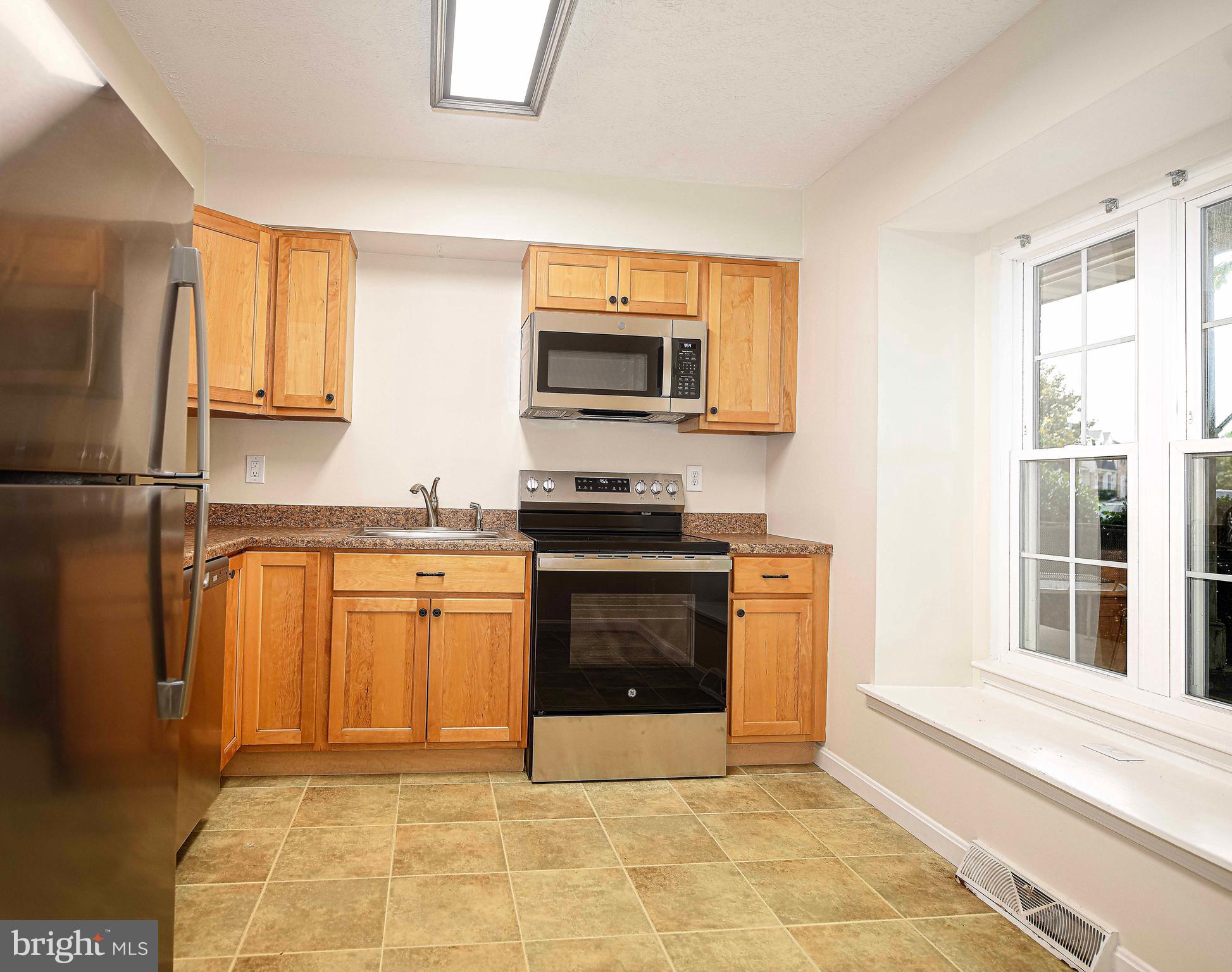 2807 MEREDITH COURT