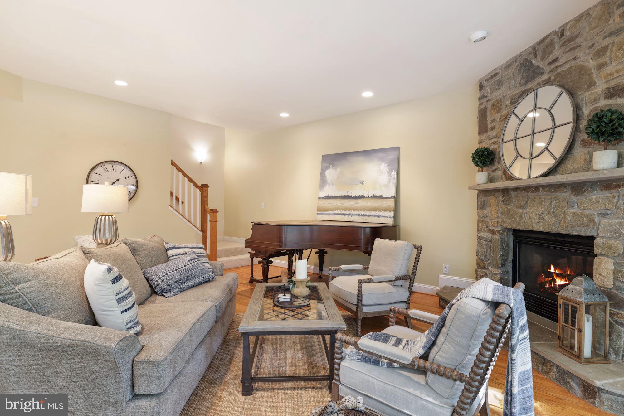 POTOMAC OUTSIDE - Residential