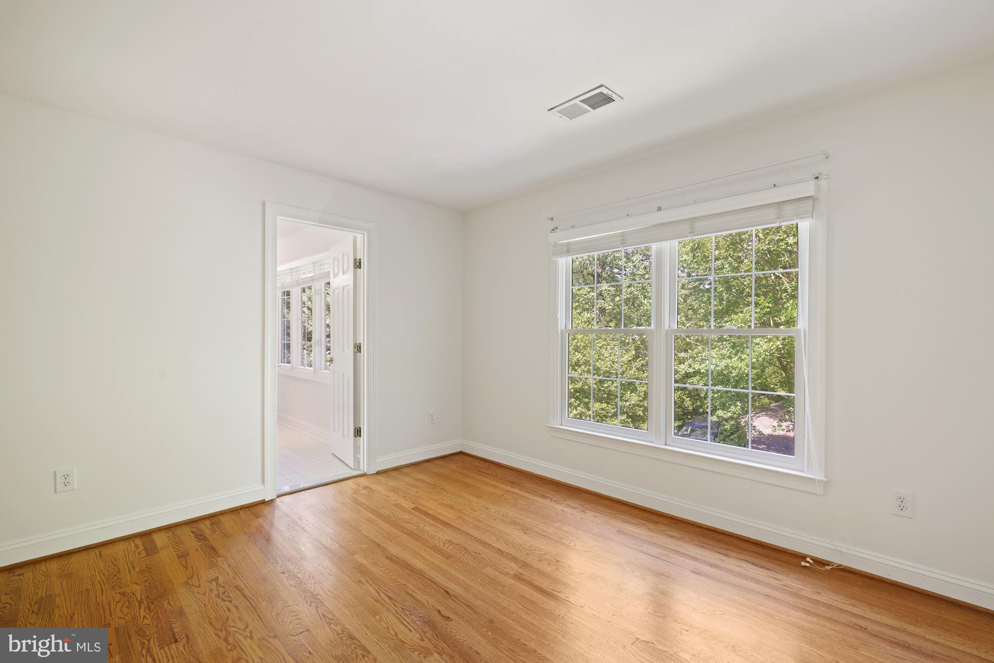 POTOMAC OUTSIDE - Residential