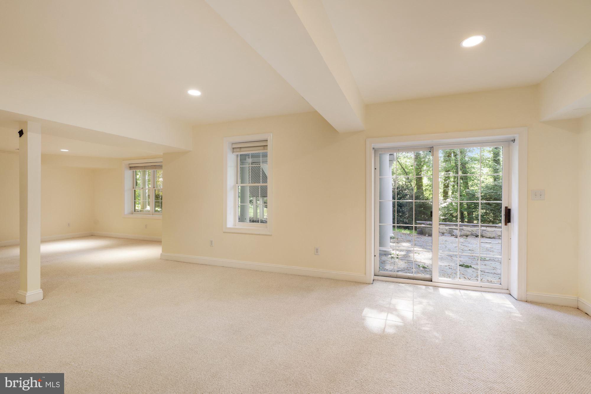 POTOMAC OUTSIDE - Residential