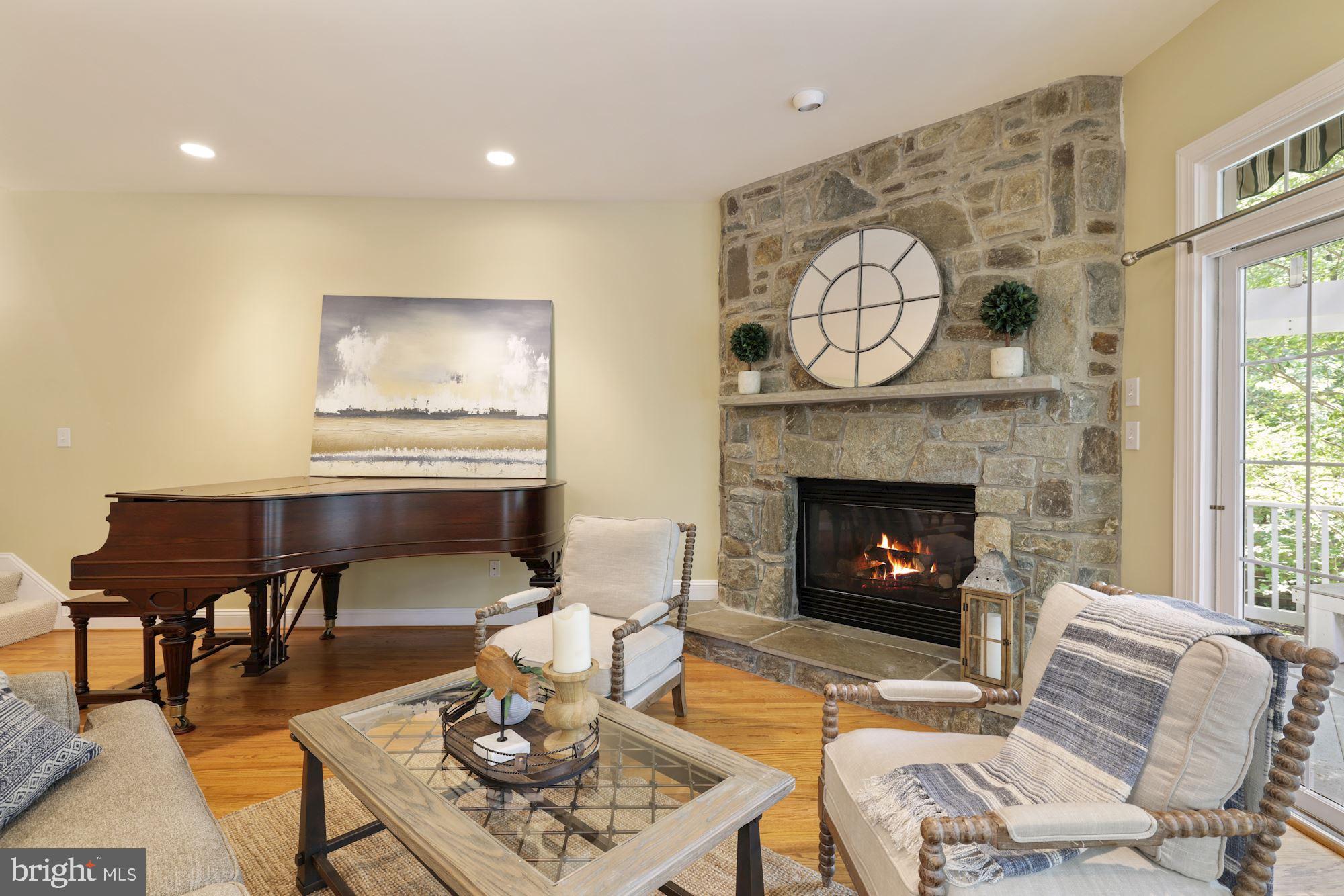 POTOMAC OUTSIDE - Residential