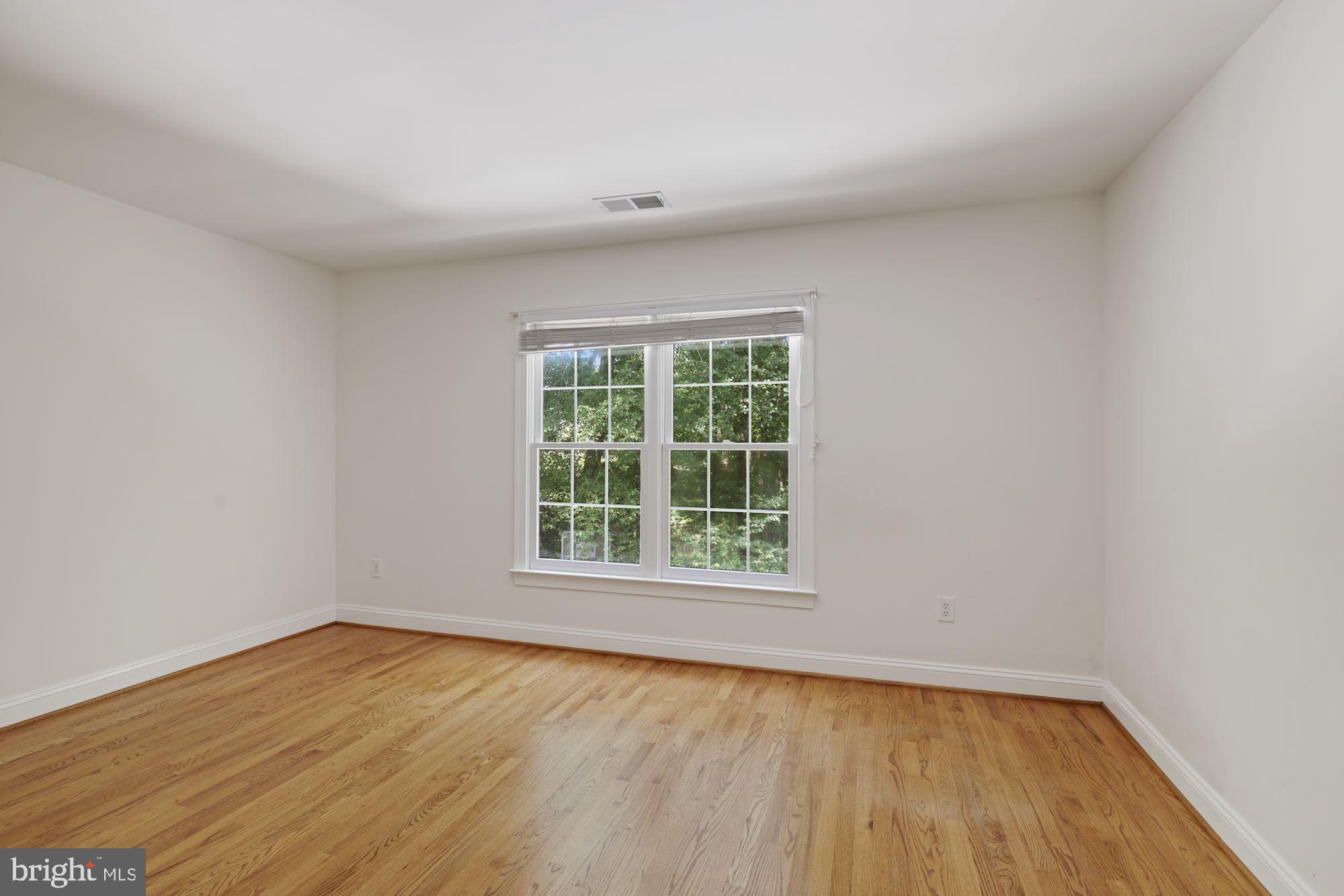 POTOMAC OUTSIDE - Residential