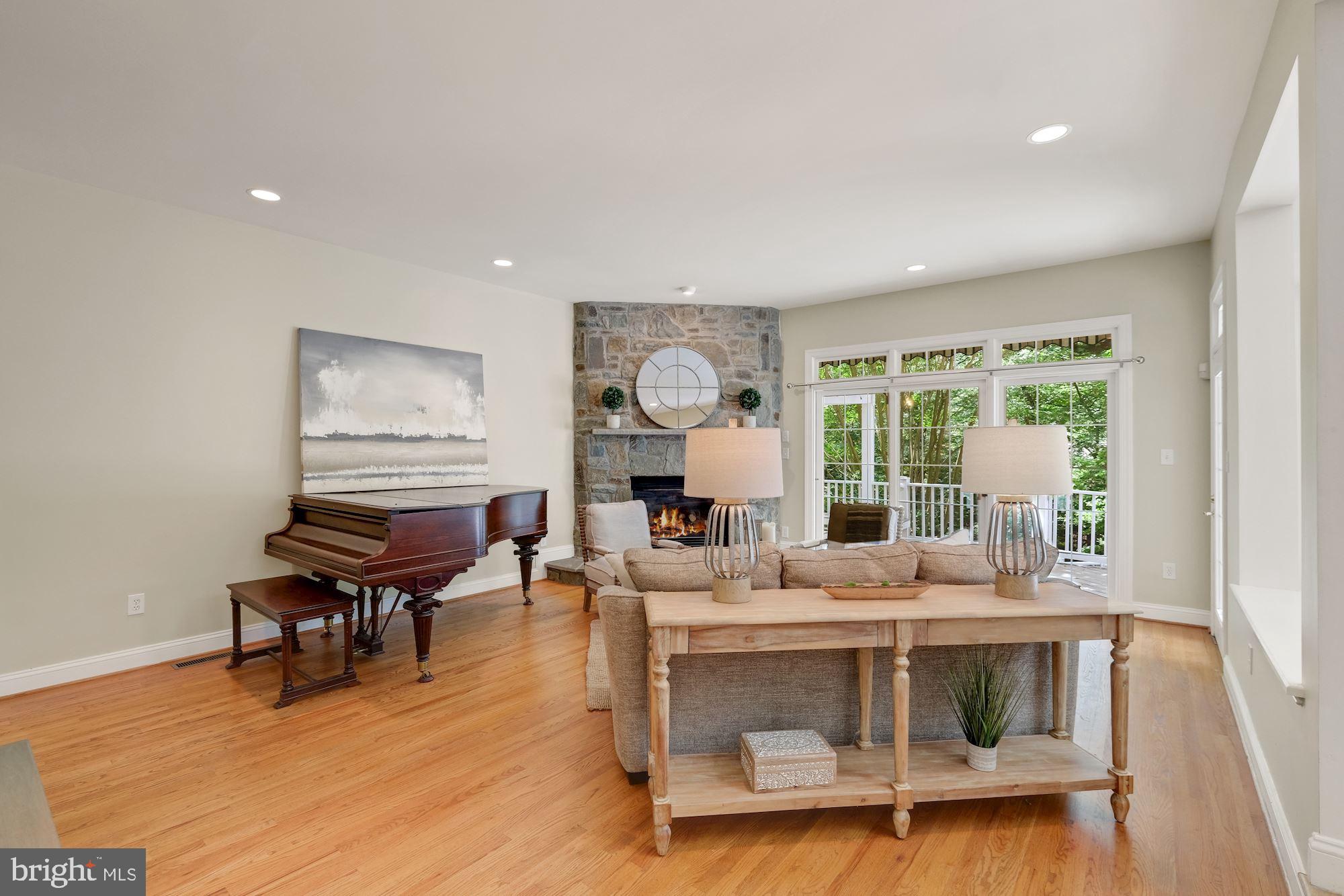 POTOMAC OUTSIDE - Residential