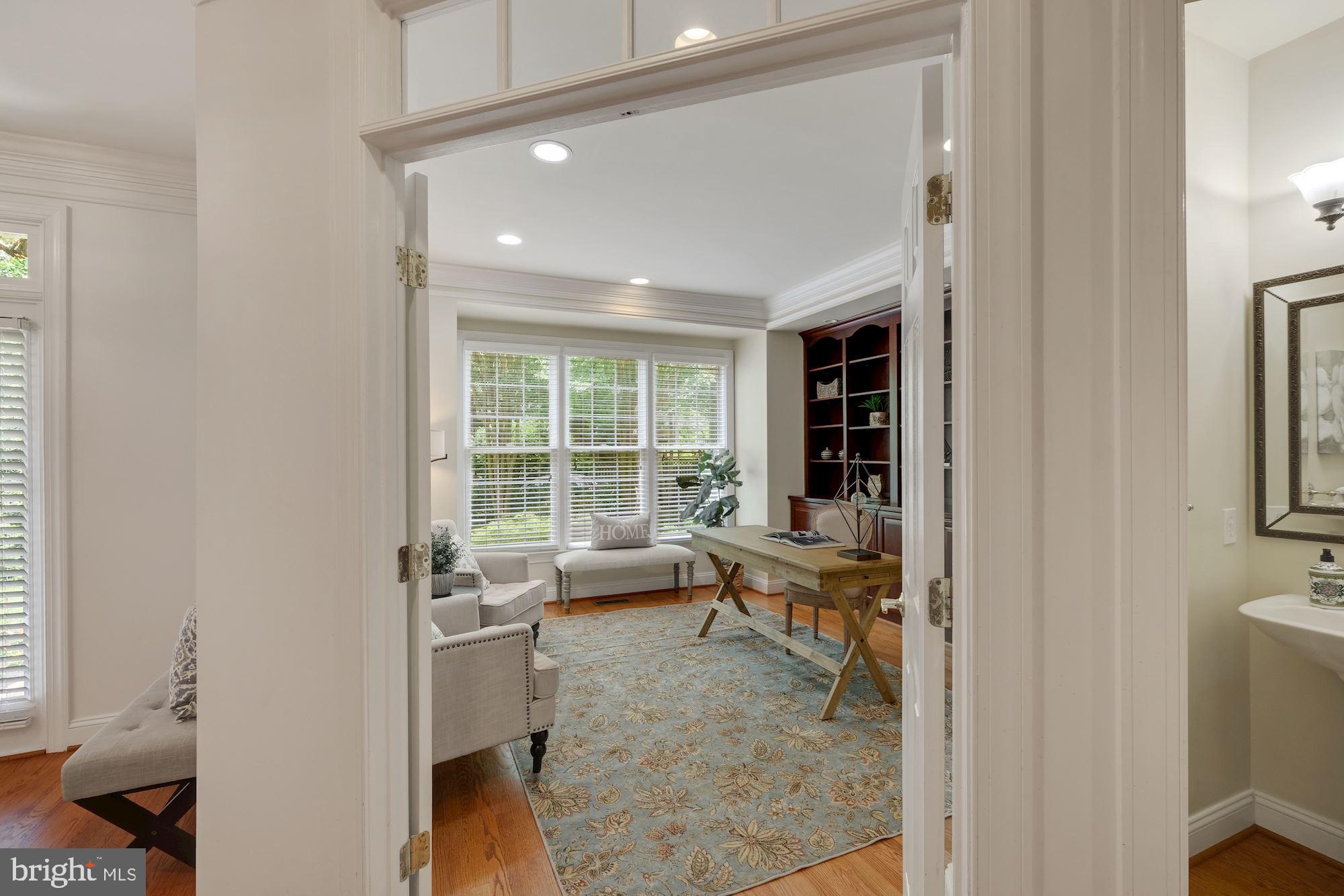 POTOMAC OUTSIDE - Residential