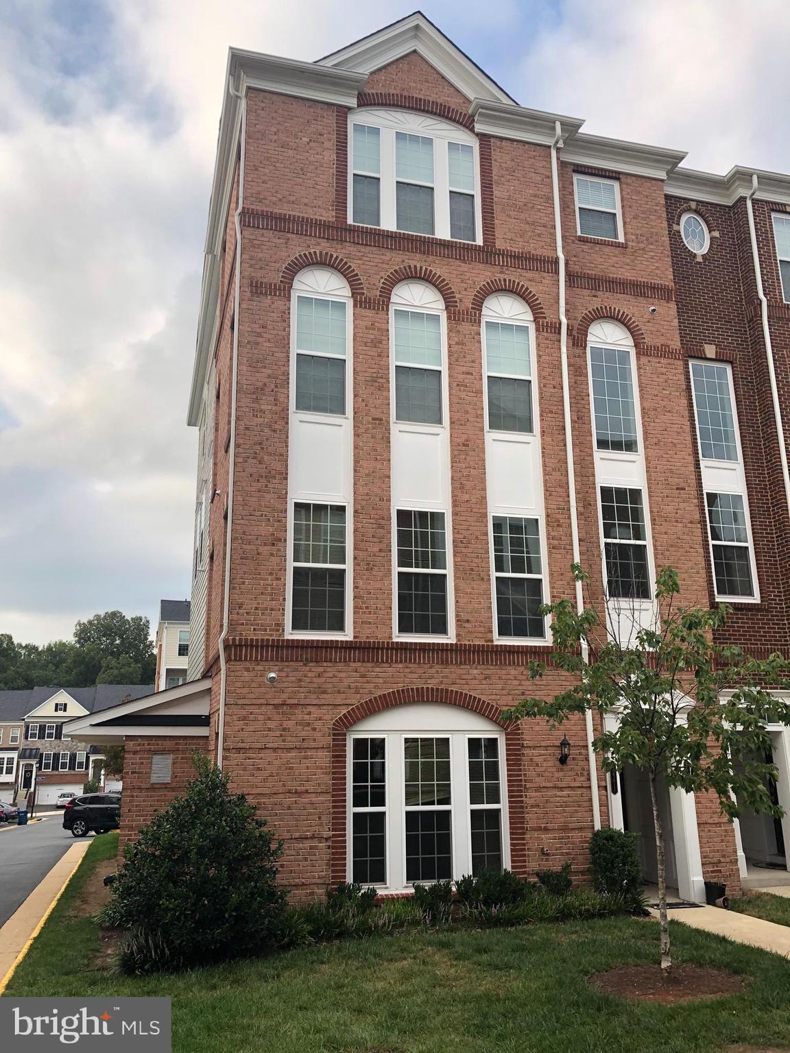 TOWNES AT GOOSE CREEK VILLAGE - Residential Lease