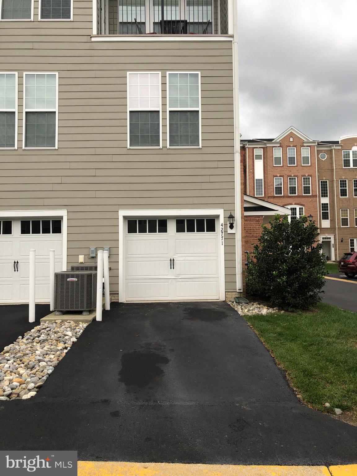 TOWNES AT GOOSE CREEK VILLAGE - Residential Lease