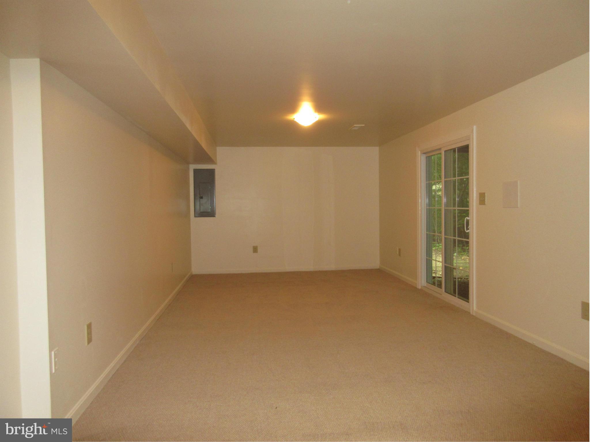 STRATFORD GLEN - Residential Lease