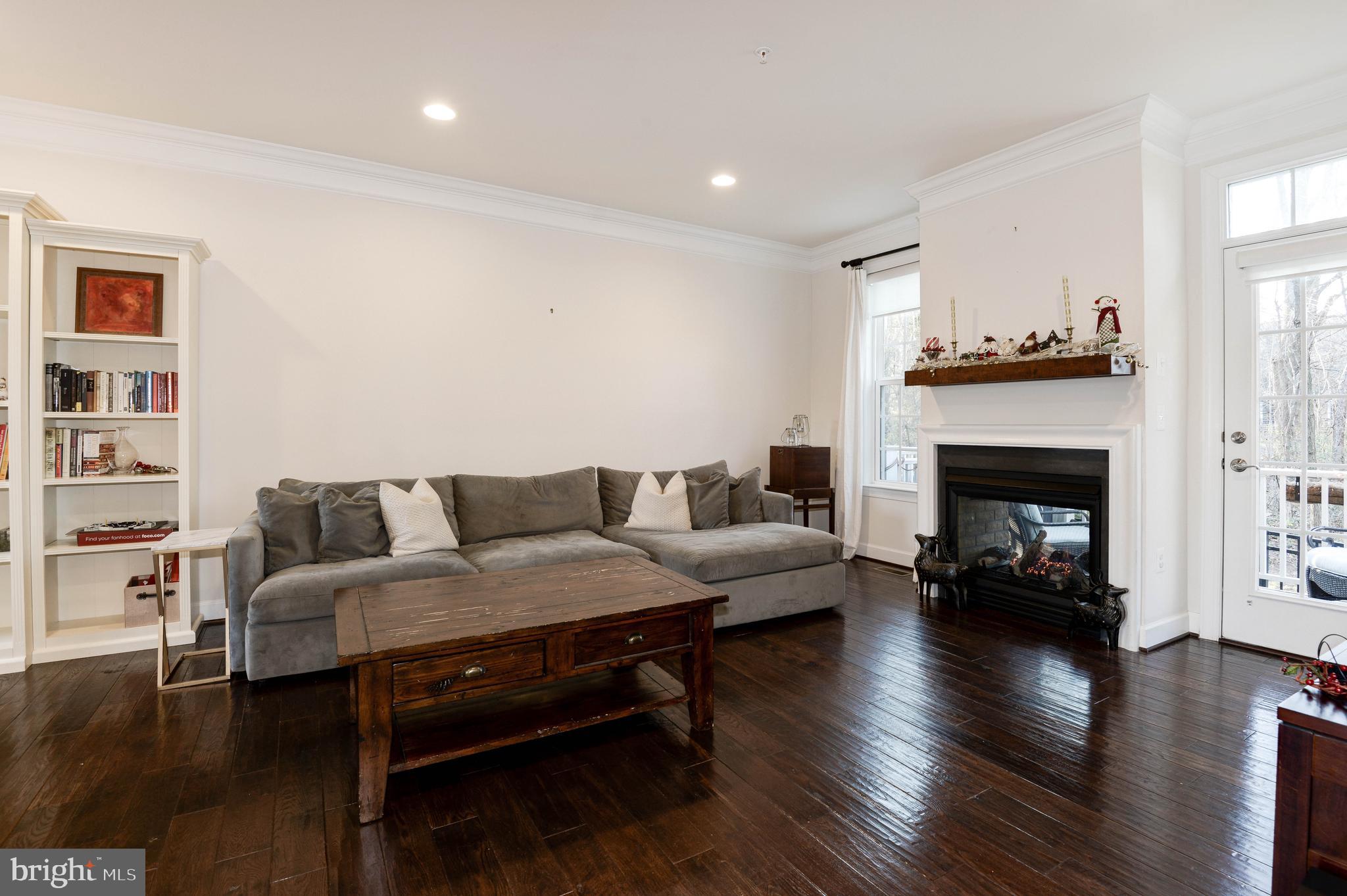 JAGUAR/YORKTOWN - Residential