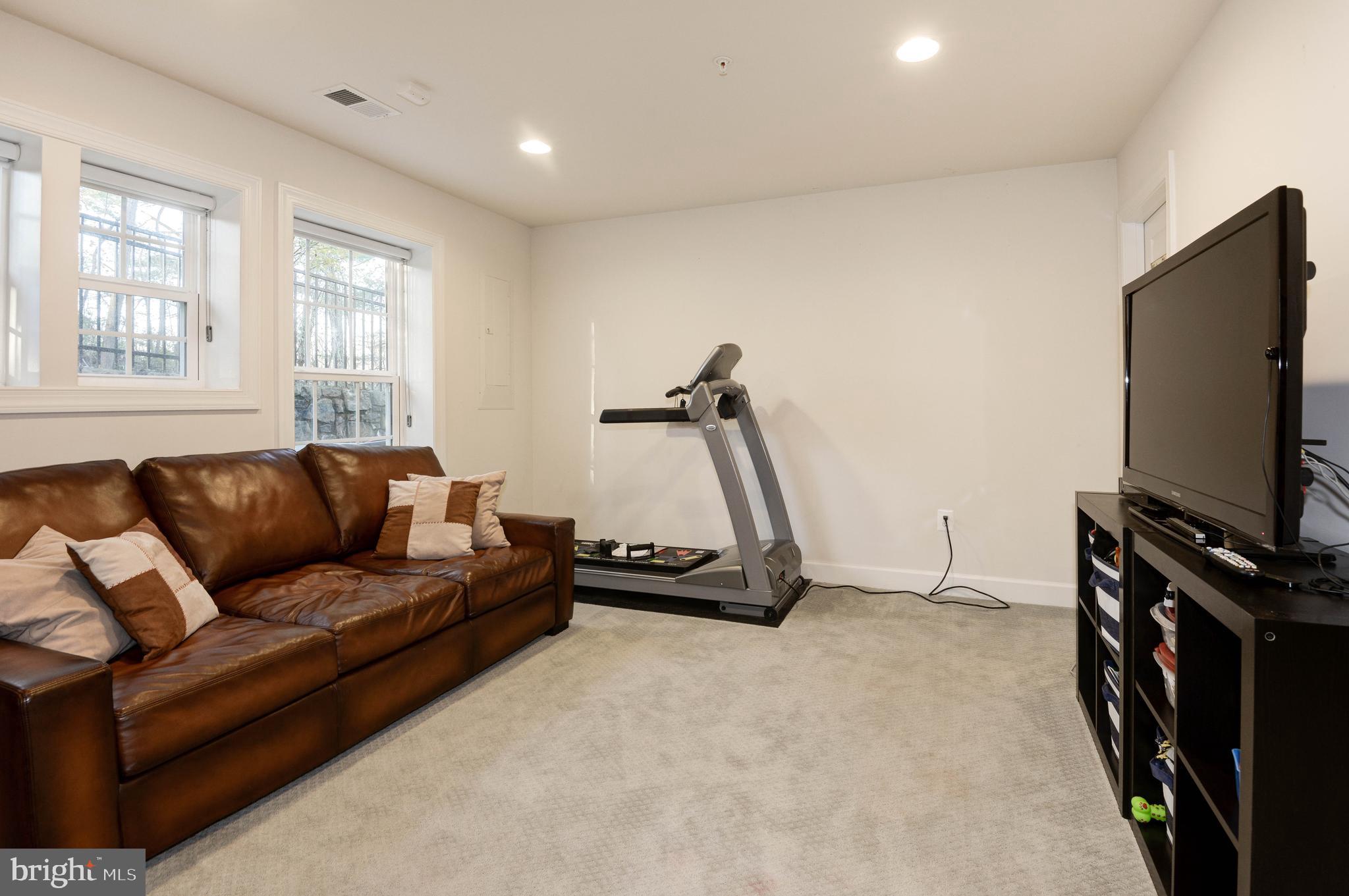 JAGUAR/YORKTOWN - Residential