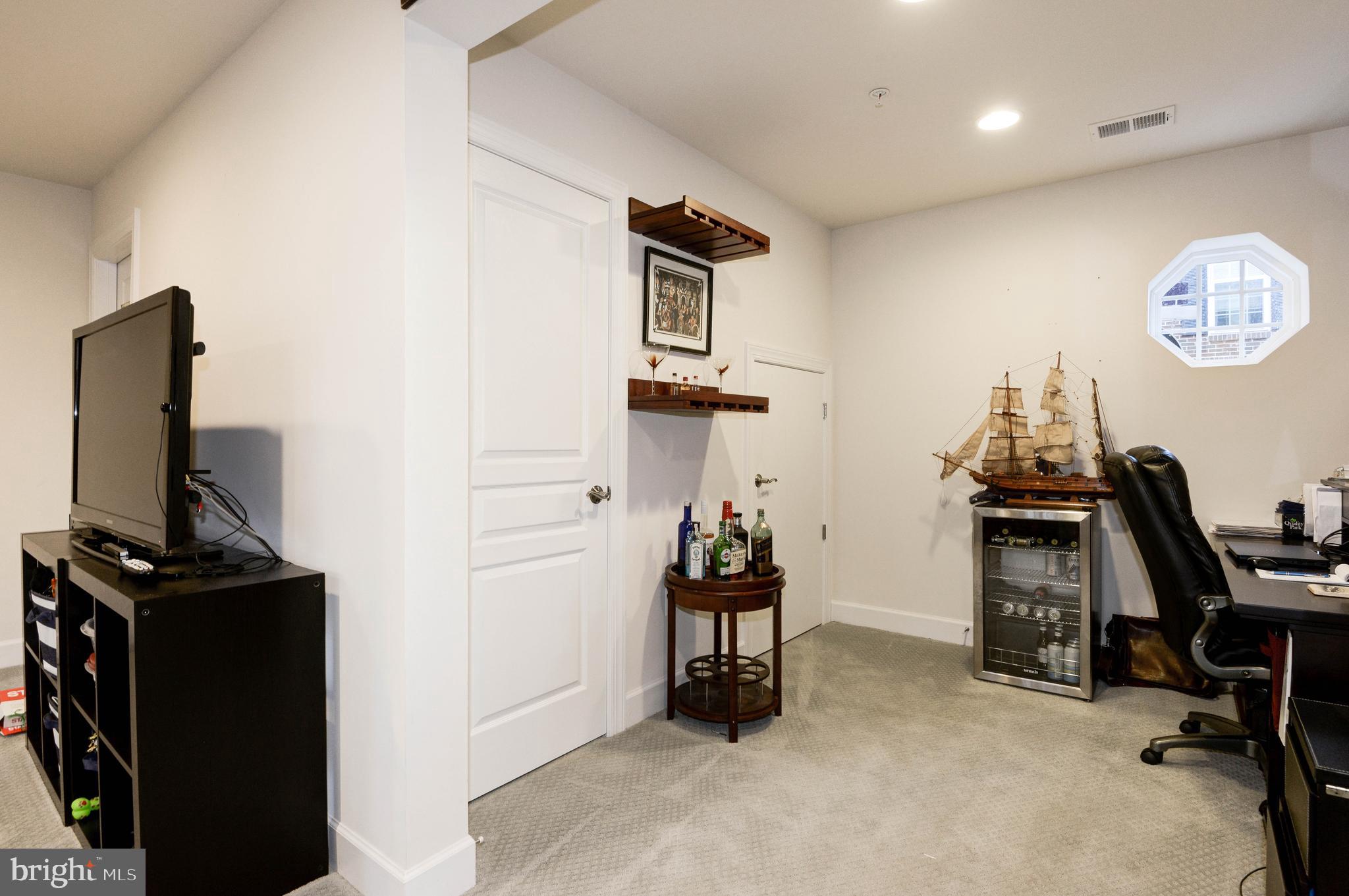 JAGUAR/YORKTOWN - Residential