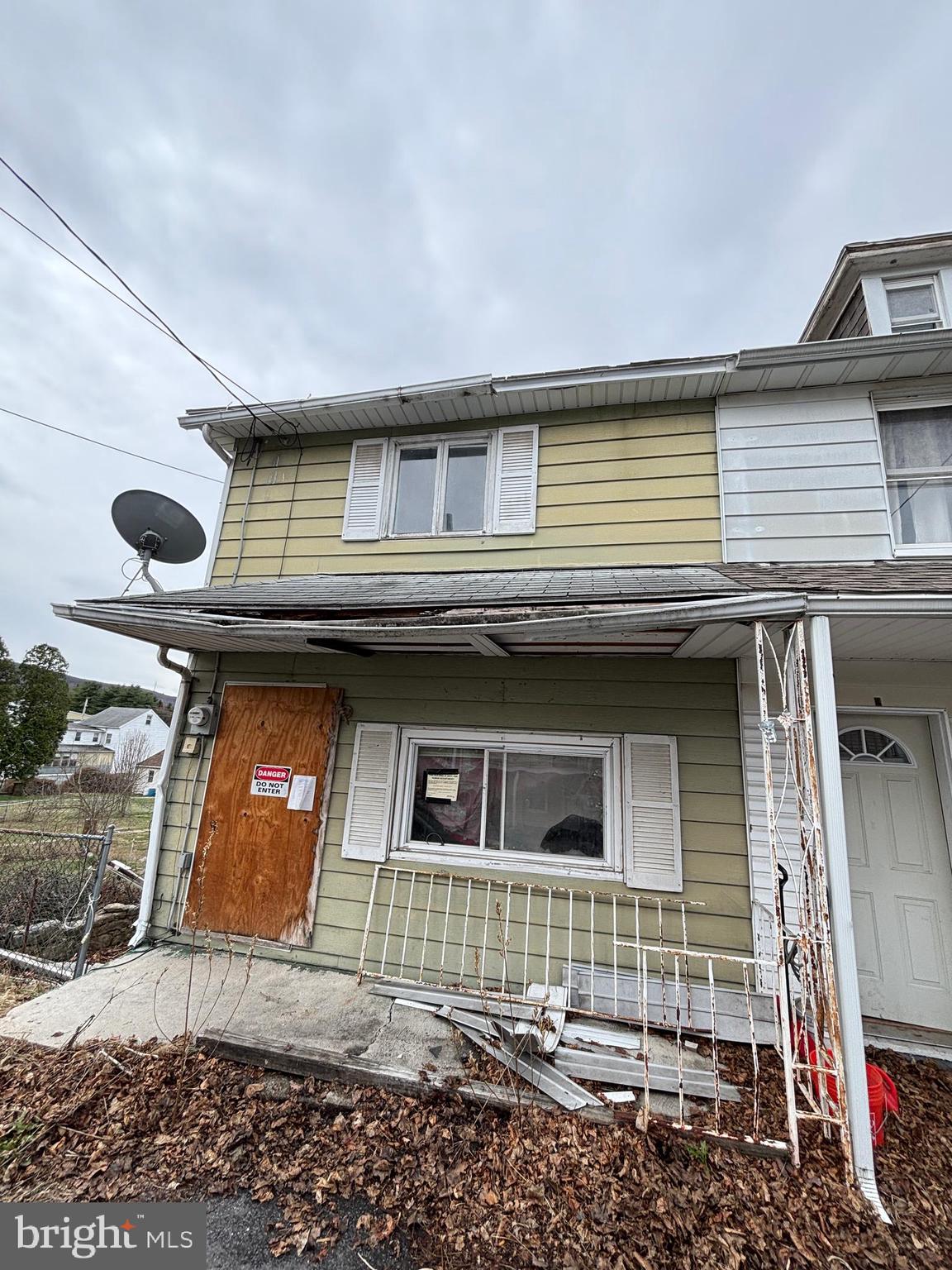 6 W WALNUT STREET