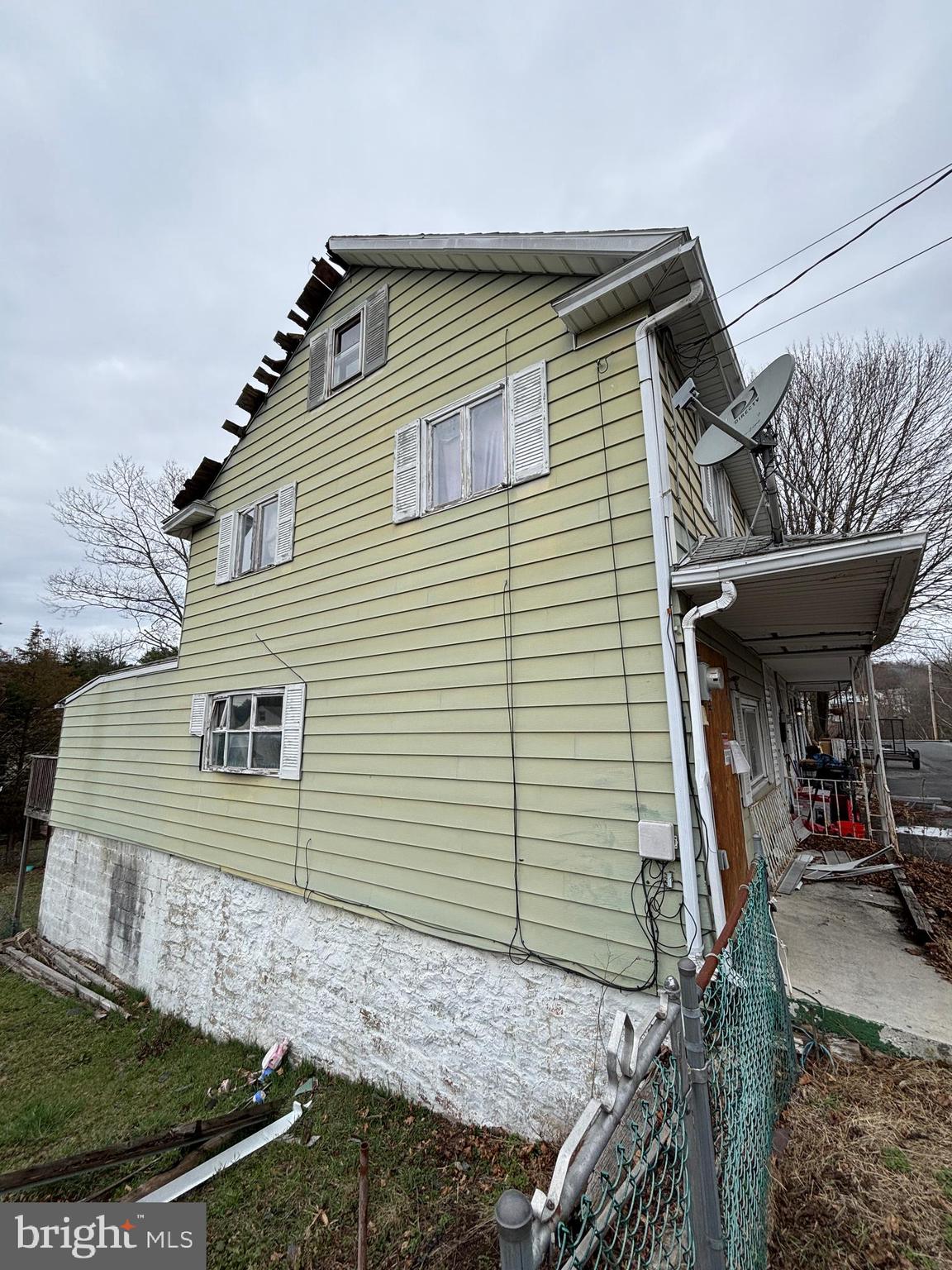 6 W WALNUT STREET