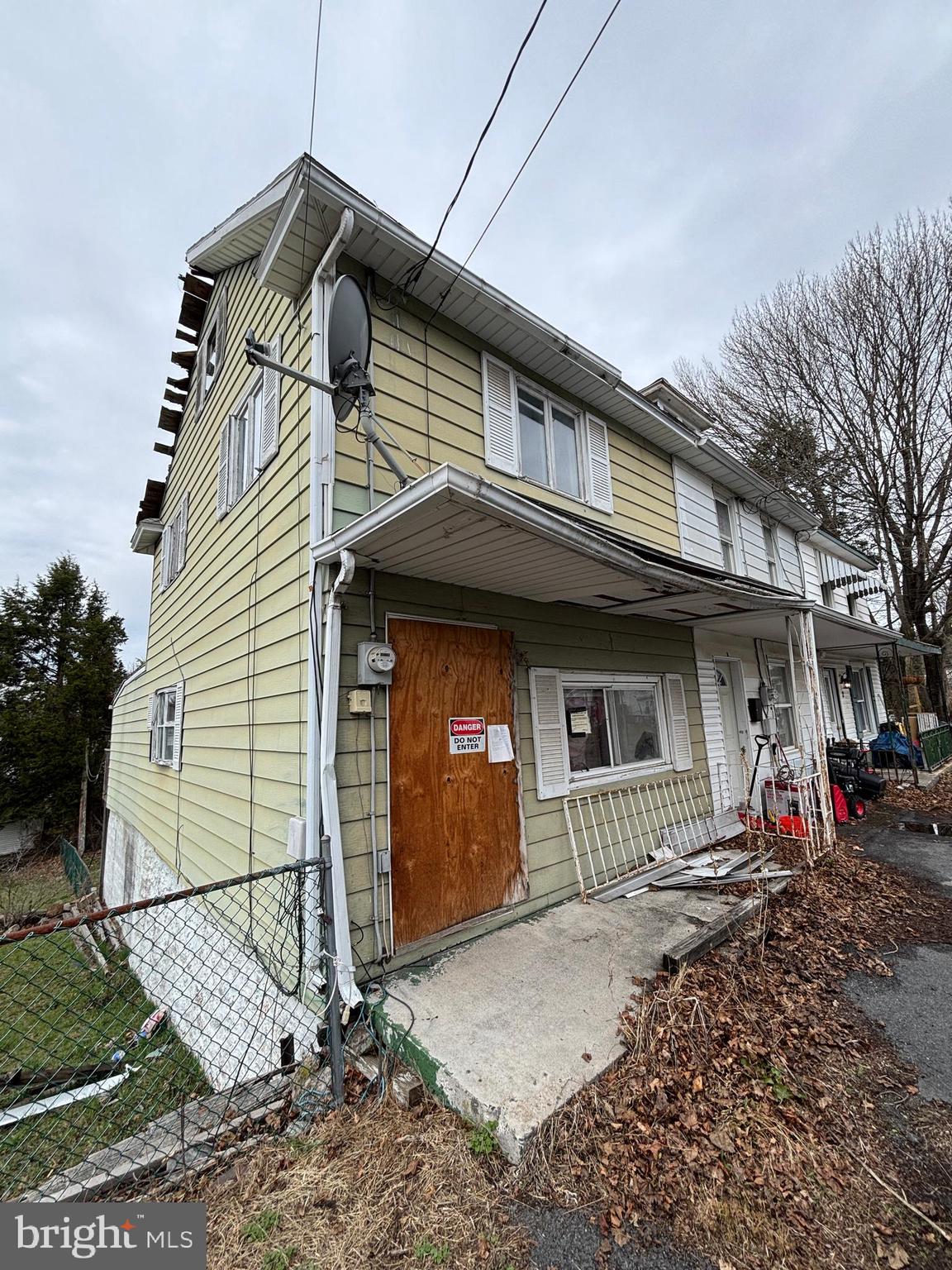 6 W WALNUT STREET