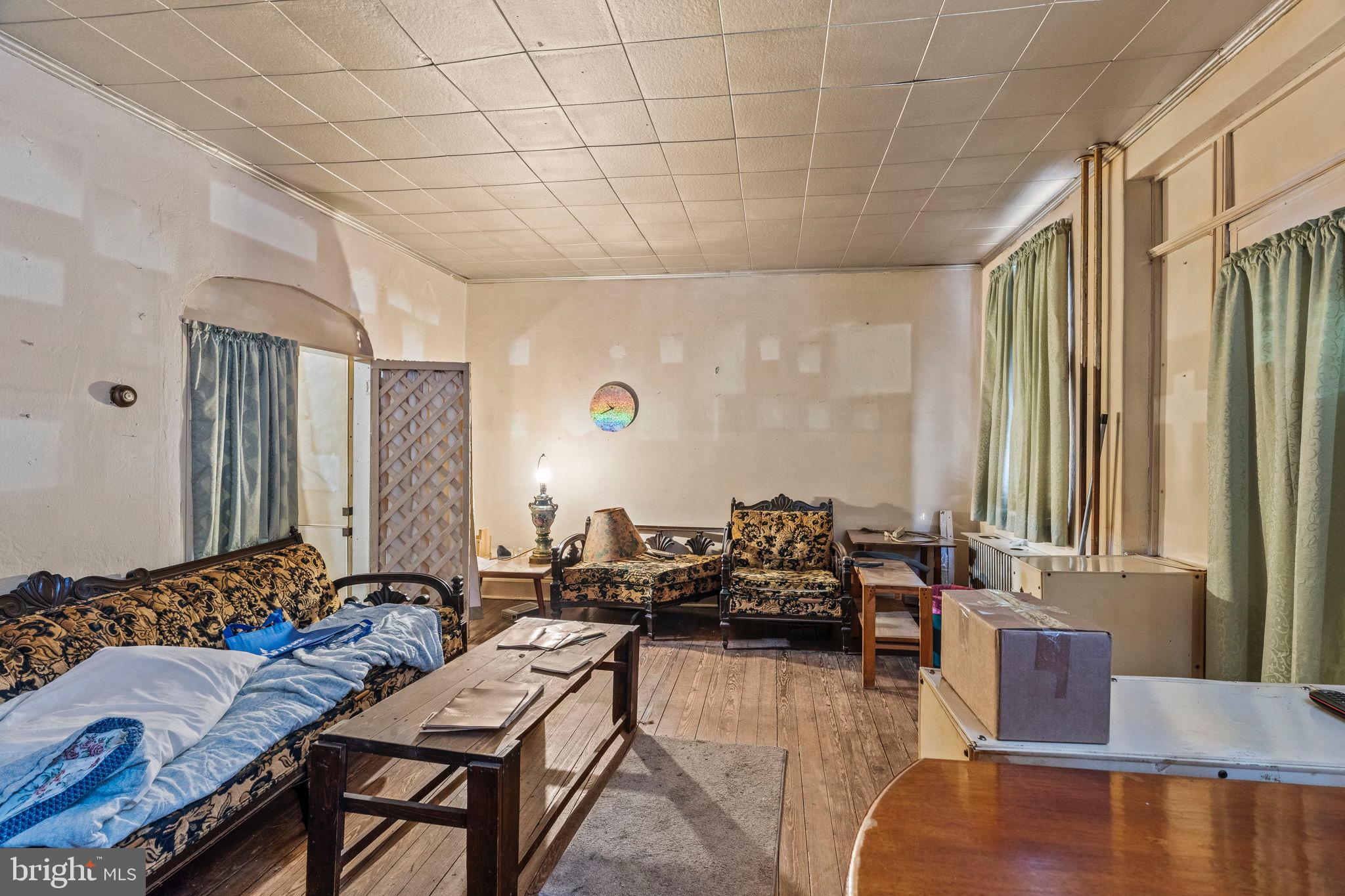 2892 N CONSTITUTION ROAD