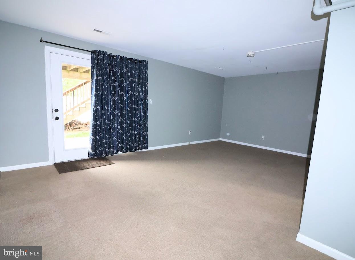 DUTCH NECK FARMS - Residential