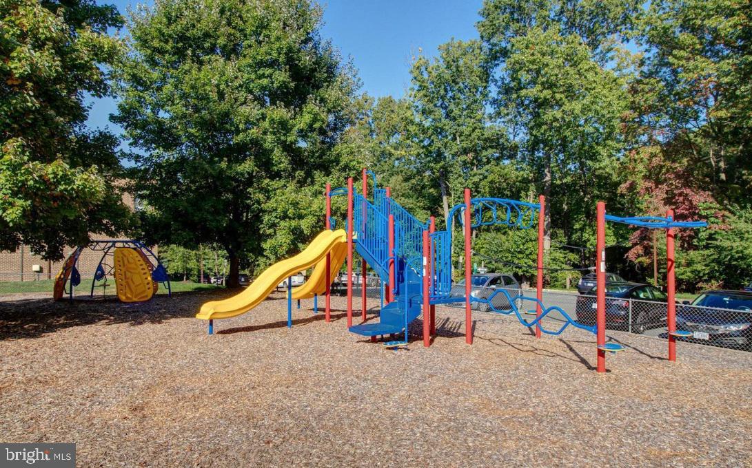 CHESTNUT GROVE - Residential