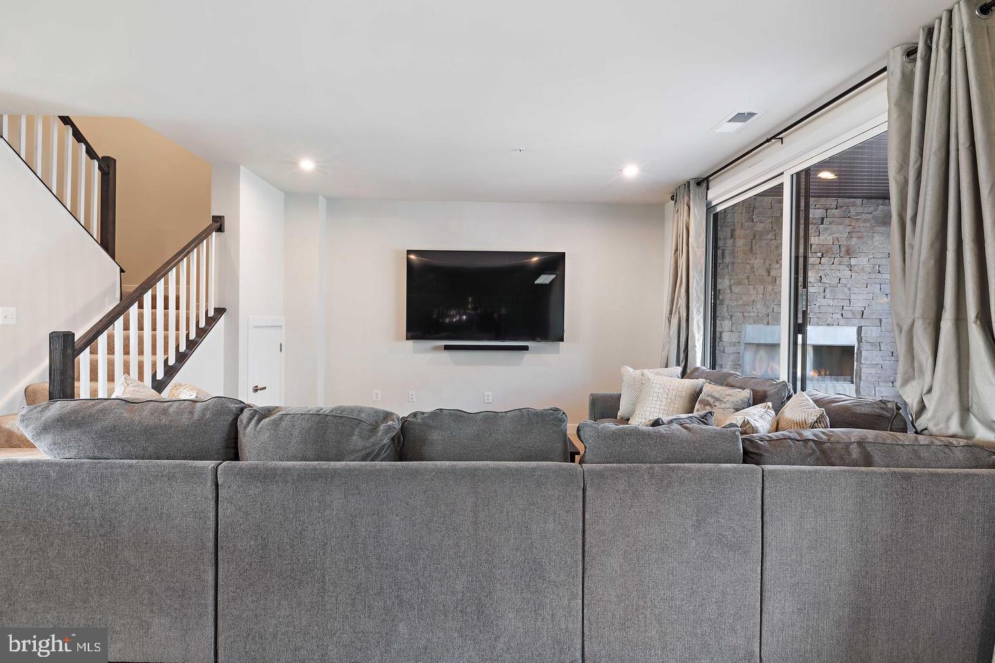 PADDOCK POINTE - Residential Lease