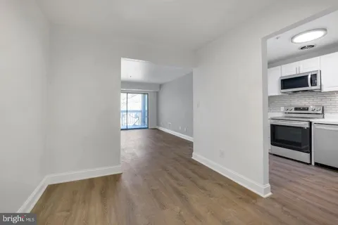7905 Coriander Drive Unit 301, Gaithersburg, MD MLS: MDMC2173178