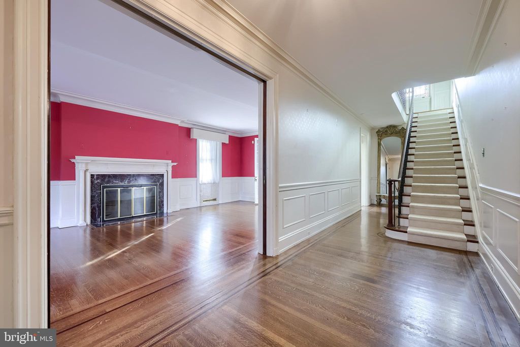 Photo of 146 E Springettsbury Avenue, YORK, PA 17403 (MLS # PAYK2092452)