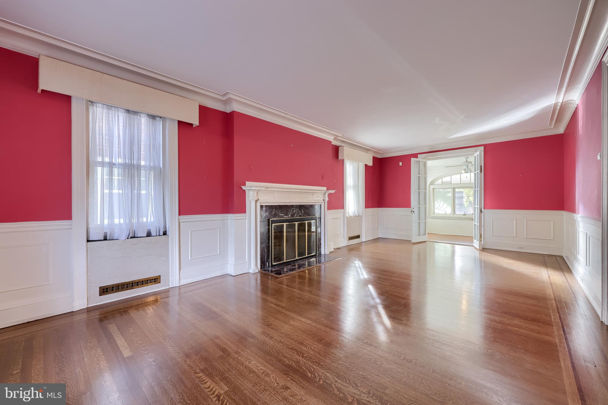 146 E SPRINGETTSBURY AVENUE