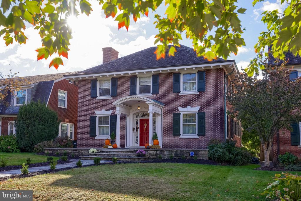 Photo of 146 E Springettsbury Avenue, YORK, PA 17403 (MLS # PAYK2092452)