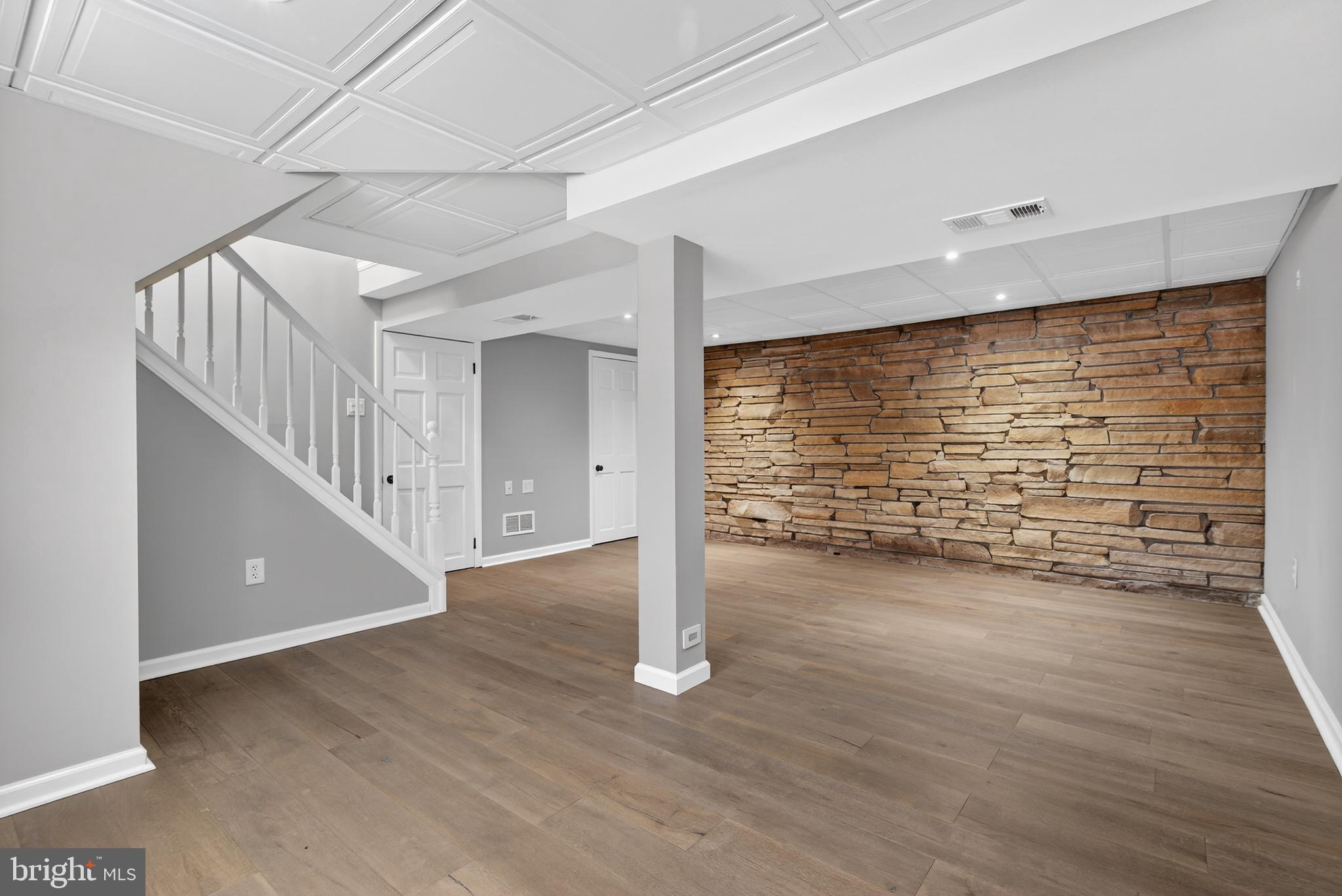 WINDSOR MANOR - Residential