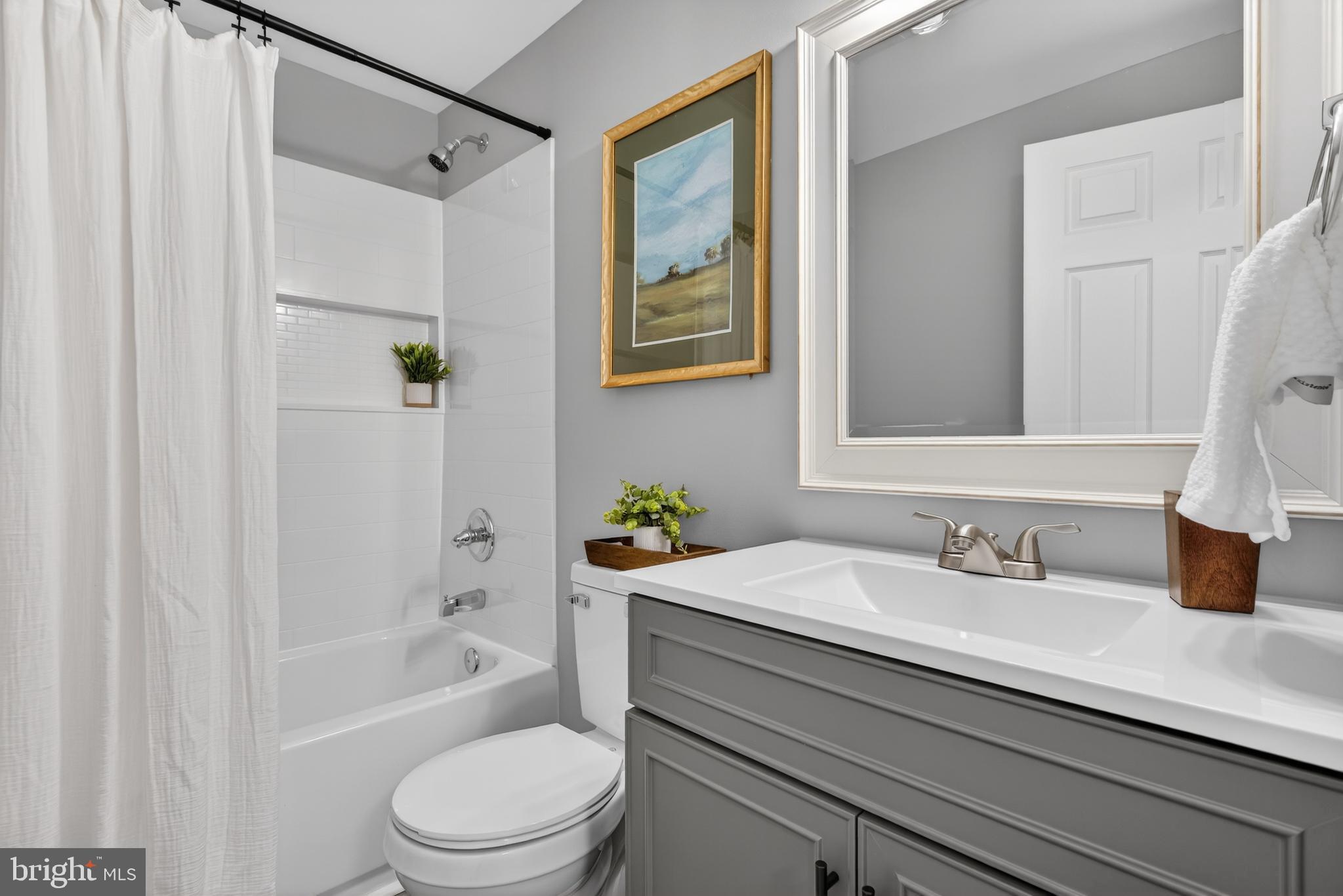 WINDSOR MANOR - Residential