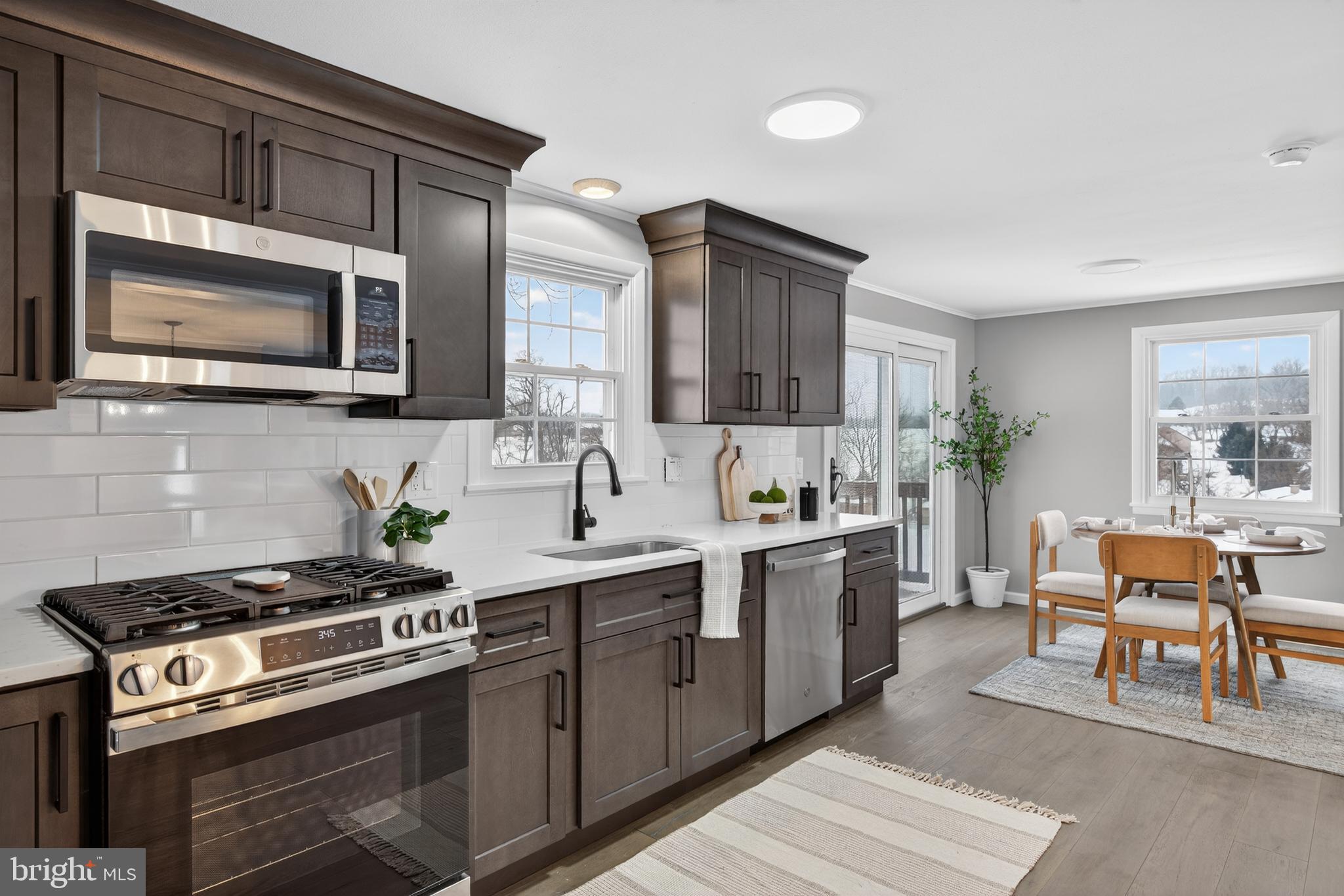 WINDSOR MANOR - Residential