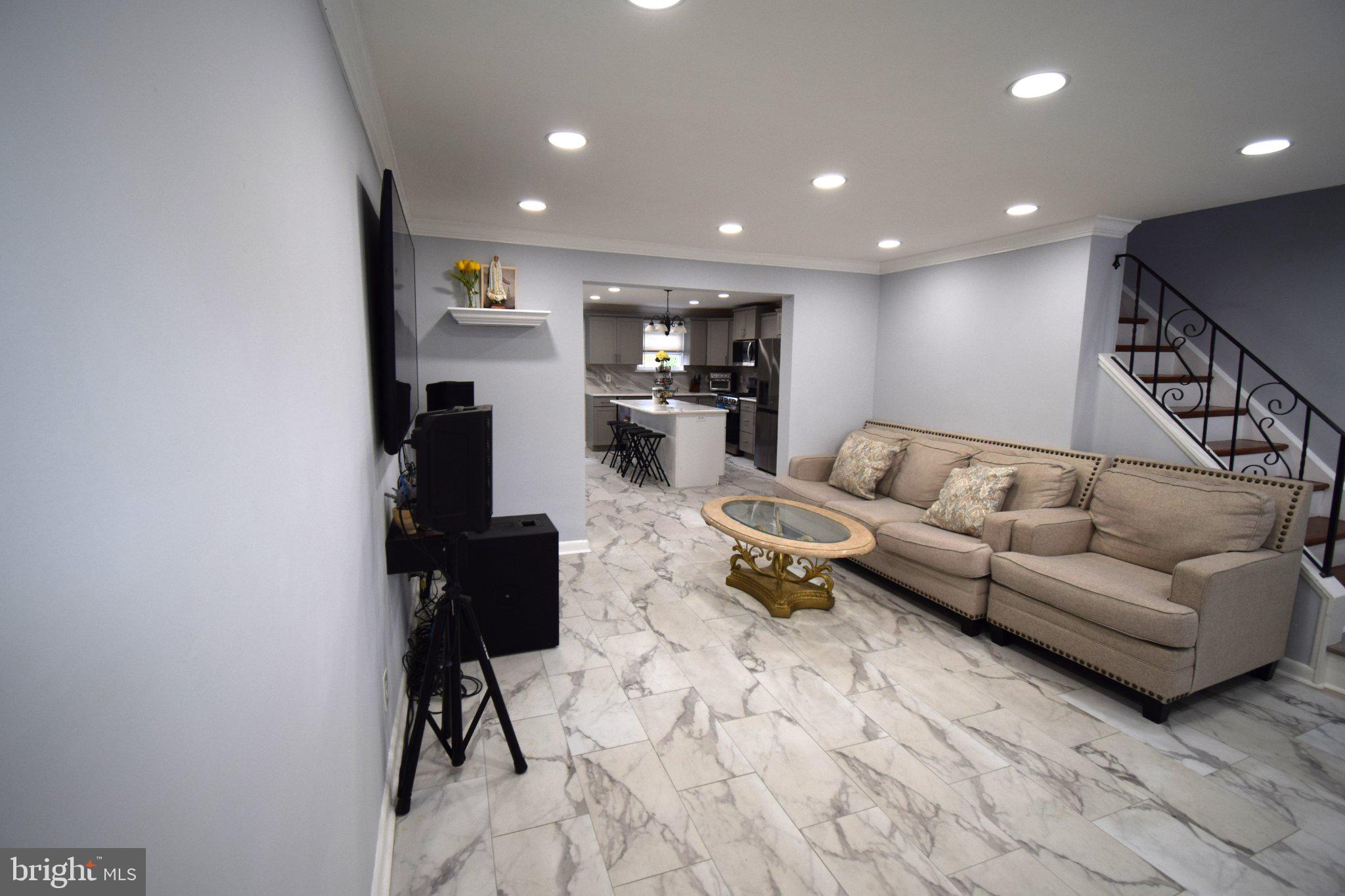 735 WINDSOR CIRCLE