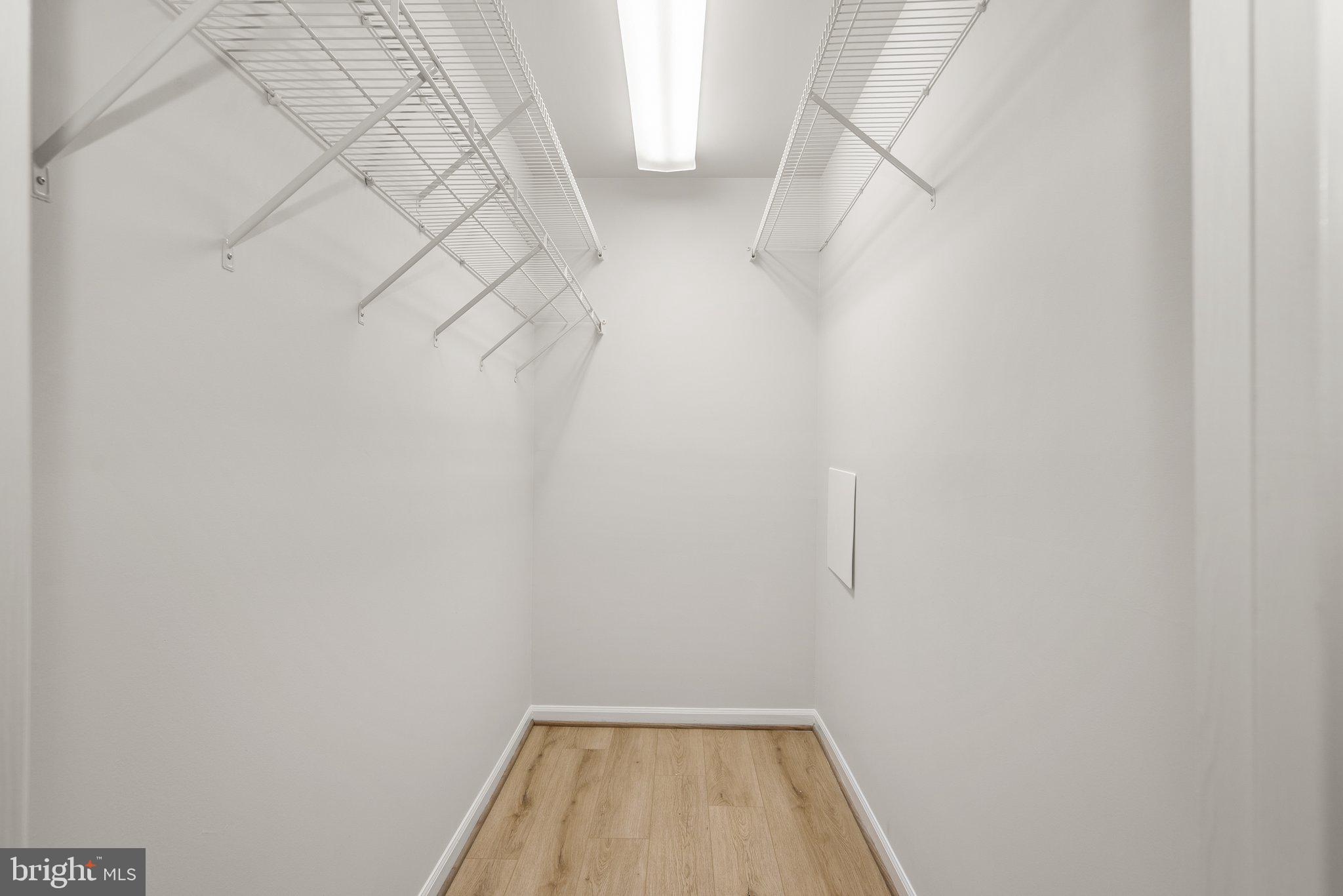 LEE LANDING COND - Residential