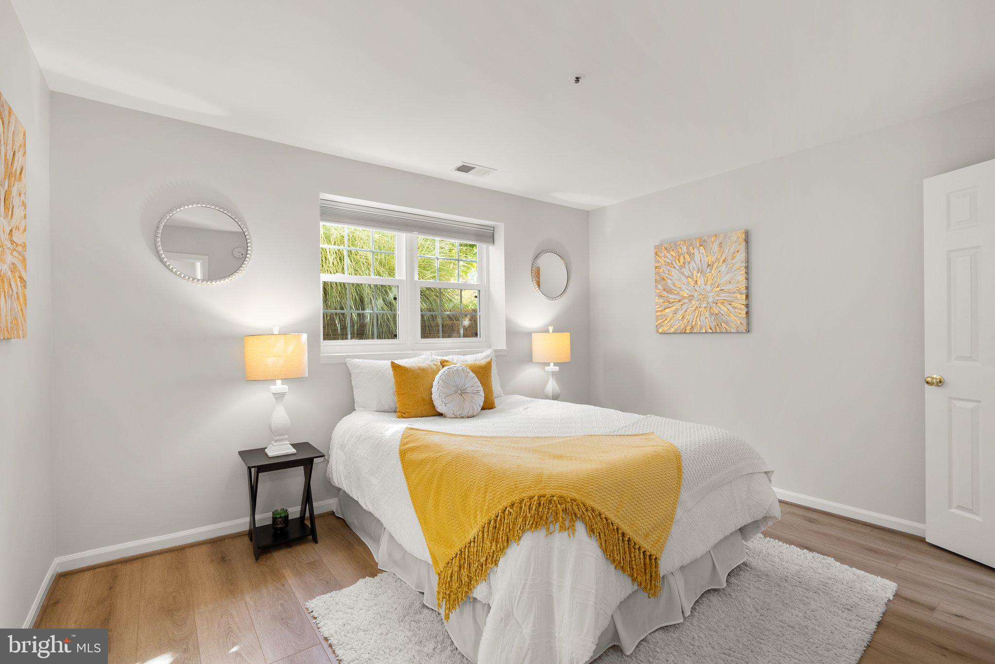 LEE LANDING COND - Residential